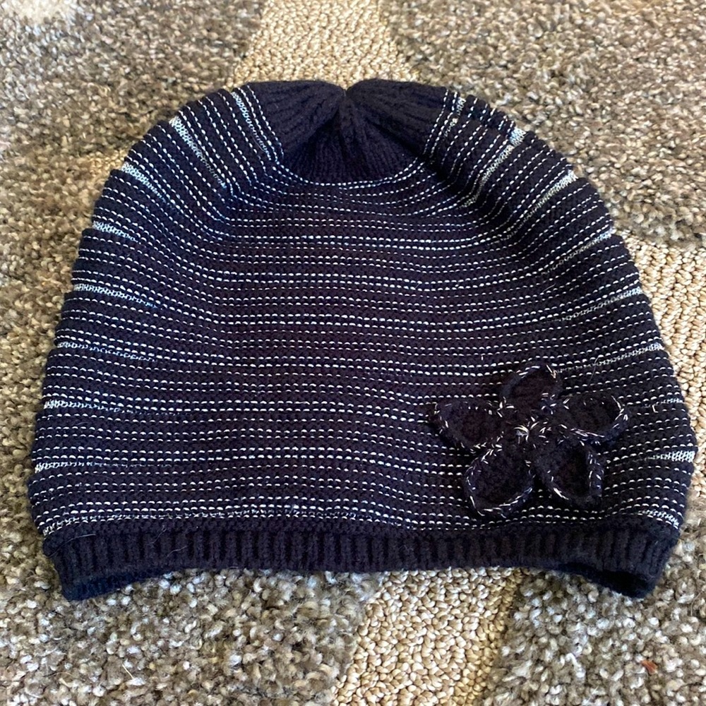 ICING Striped Beanie hat with flower. Loose fit.